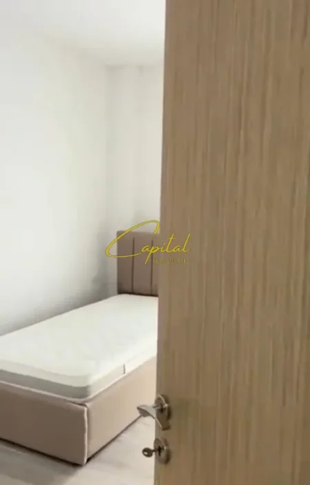 Tirane, jepet me qera apartament 3+1 Kati 2, 120 m² 500 € (5 MAJI)