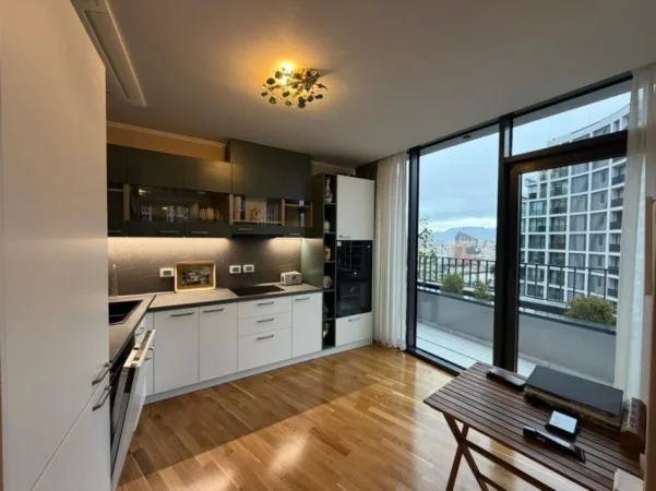 Tirane, jepet me qera apartament 2+1+Ballkon Kati 9, 140 m² 2.200 € (Liqeni artificial)