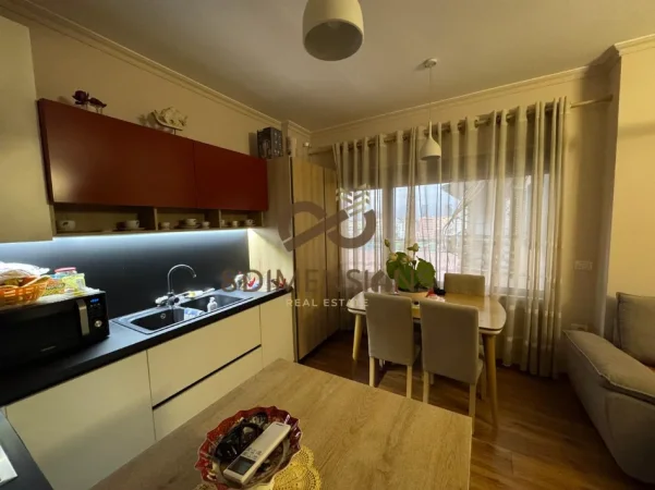 Tirane, jepet me qera apartament 1+1+Ballkon Kati 6, 63 m² 800 € (liqeni artificial i tiranes)