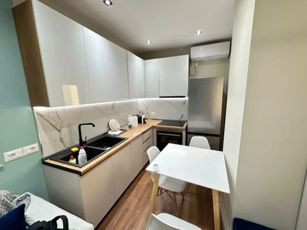 Tirane, jepet me qera apartament 1+1 Kati 7, 55 m² 