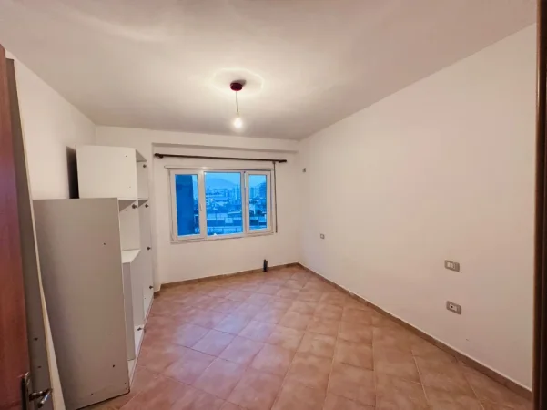 Tirane, jepet me qera apartament 2+1+Ballkon Kati 2, 99 m² 400 € 