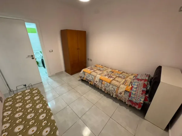 Tirane, jepet me qera apartament 3+1 Kati 2, 