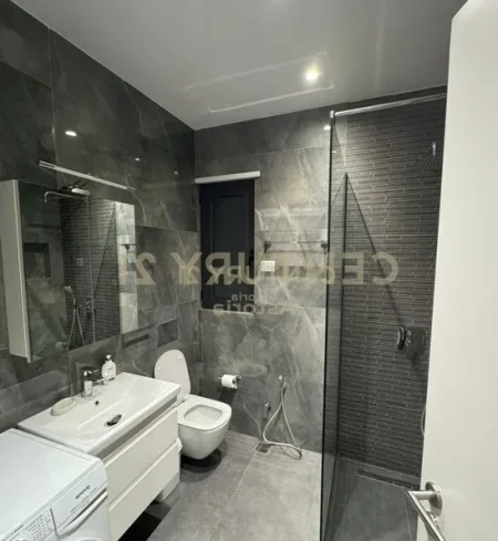 Tirane, jepet me qera apartament 1+1 Kati 5, 74 m² 