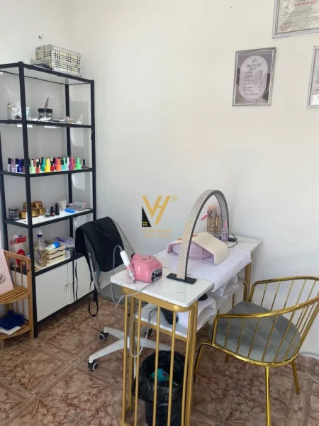 Tirane, jepet me qera ambjent biznesi Kati 0, 15 m² 150 € (ASTIR)