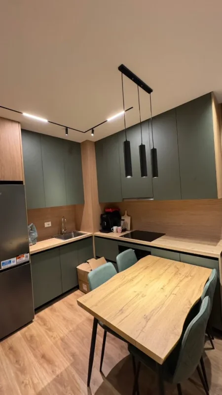 Tirane, jepet me qera nga Pronari, pa-komision apartament 1+1+Ballkon Kati 8, 560 € (Rezidenca Kadiu)