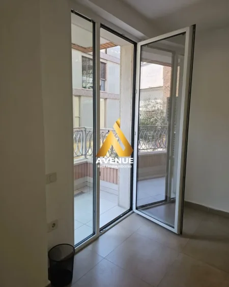 Tirane, jepet me qera apartament Kati 2, 74 m² 1.250 € (rruga papa gjon pali 2)