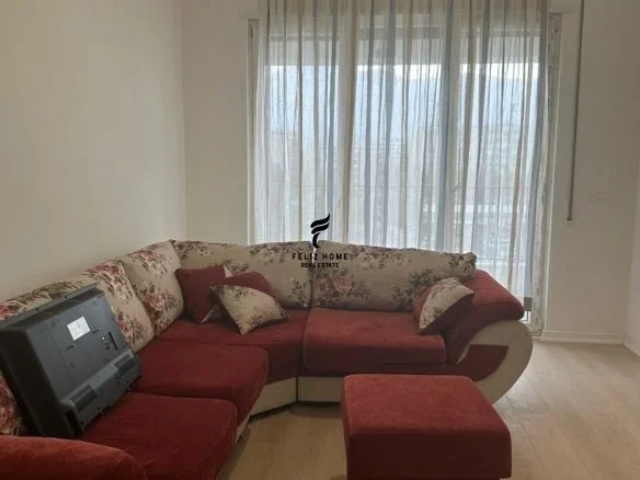 Tirane, jepet me qera apartament 2+1+Ballkon Kati 4, 85 m² 550 € (5 MAJI)