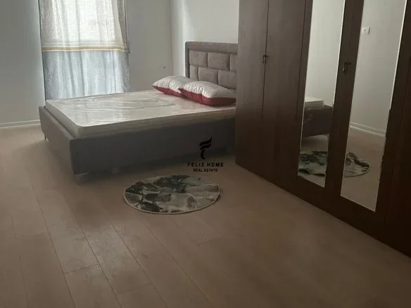 Tirane, jepet me qera apartament 2+1+Ballkon Kati 4, 85 m² 550 € (5 MAJI)