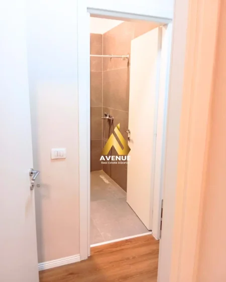 Tirane, jepet me qera apartament 2+1 , 100 m² 600 € (RRUGA 5 MAJI)