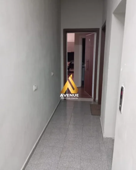 Tirane, jepet me qera apartament 2+1 , 100 m² 600 € (RRUGA 5 MAJI)