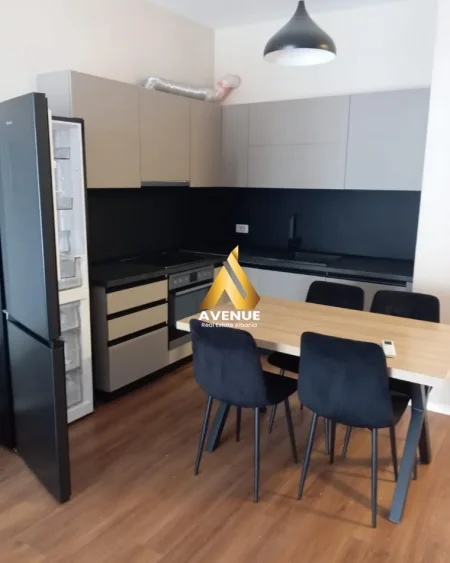 Tirane, jepet me qera apartament 2+1 , 100 m² 600 € (RRUGA 5 MAJI)