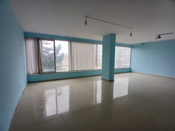 Tirane, shitet ambjent biznesi Kati 1, 87 m² 140.500 € (Yzberisht)