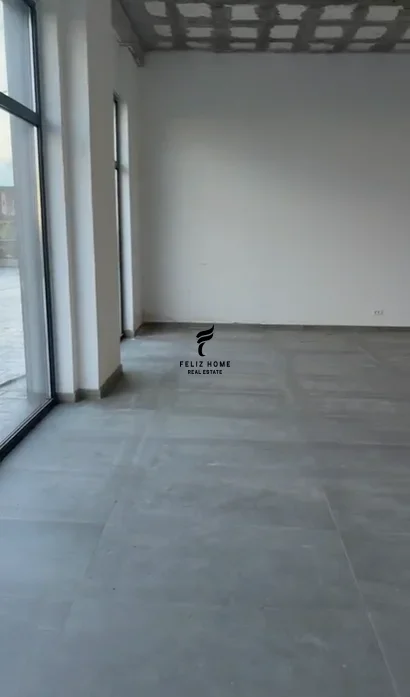 Tirane, jepet me qera dyqan Kati 0, 202 m² 2.000 € (KAMEZ)