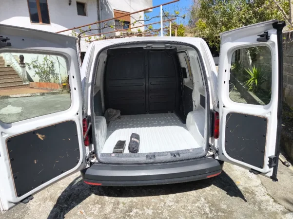 Shqiperi, shitet makine VW Volkswagen Caddy Nafte, e bardhë manuale Kondicioner 136.188 km 8.500 €