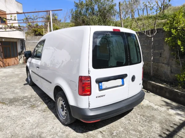 Shqiperi, shitet makine VW Volkswagen Caddy Nafte, e bardhë manuale Kondicioner 136.188 km 8.500 €