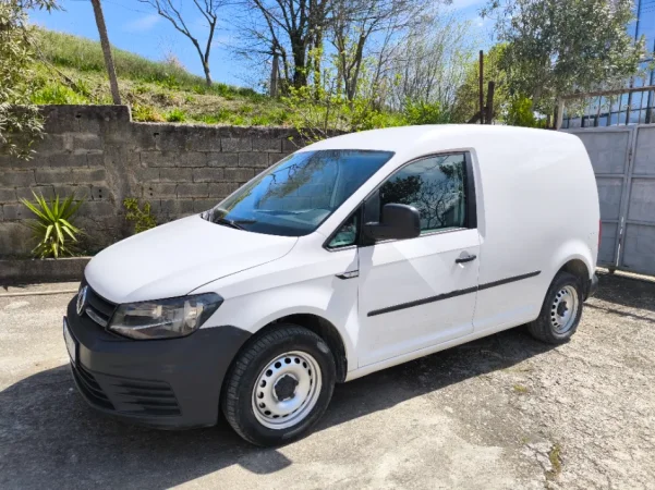 Shqiperi, shitet makine VW Volkswagen Caddy Nafte, e bardhë manuale Kondicioner 136.188 km 8.500 €
