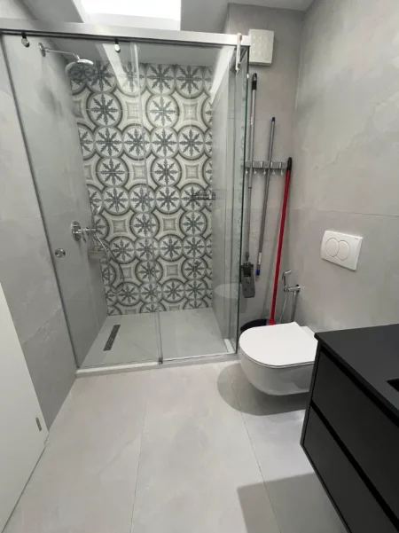 Tirane, jepet me qera apartament 1+1 Kati 6, 100 m² 800 €