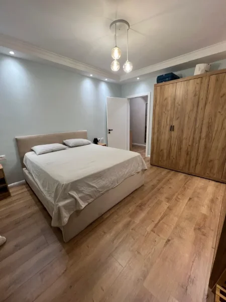 Tirane, jepet me qera apartament 1+1 Kati 6, 100 m² 800 €