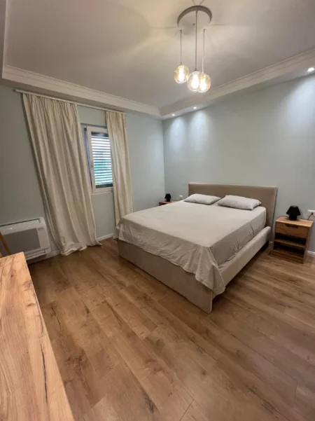 Tirane, jepet me qera apartament 1+1 Kati 6, 100 m² 800 €