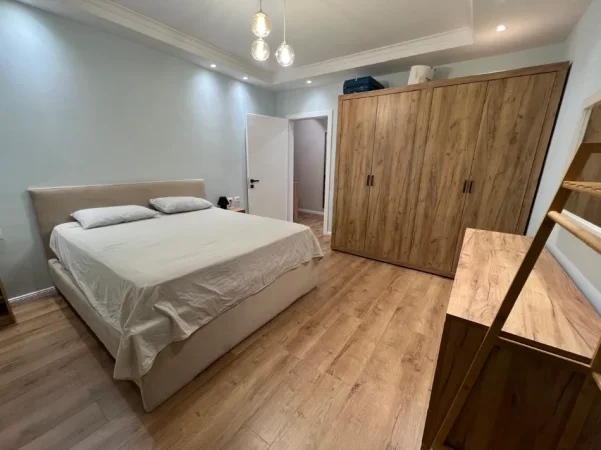 Tirane, jepet me qera apartament 1+1 Kati 6, 100 m² 800 €