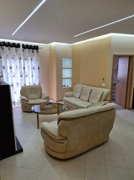 Tirane, jepet me qera apartament 2+1+Ballkon Kati 5, 106 m² 750 € (Rr. e Kosovareve, pranë Liqenit Artificial)