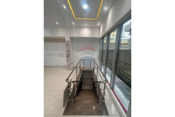 Vlore, shitet dyqan Kati 1, 112 m² 145.000 € (Bulevardi Ismail Qemali,pran Conad, Vlore)