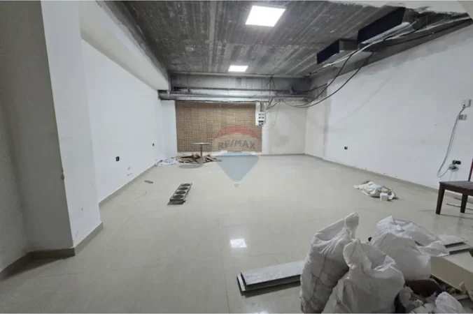 Vlore, shitet dyqan Kati 1, 112 m² 145.000 € (Bulevardi Ismail Qemali,pran Conad, Vlore)