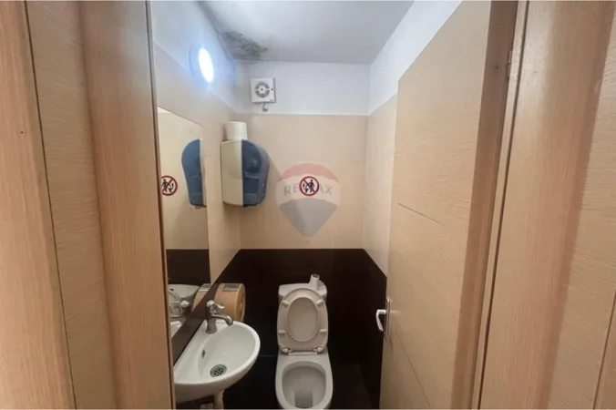 Vlore, shitet dyqan Kati 1, 112 m² 145.000 € (Bulevardi Ismail Qemali,pran Conad, Vlore)