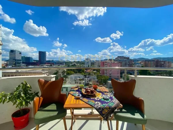Tirane, jepet me qera apartament 3+1+Ballkon Kati 9, 138 m² 2.000 € (ish blloku)