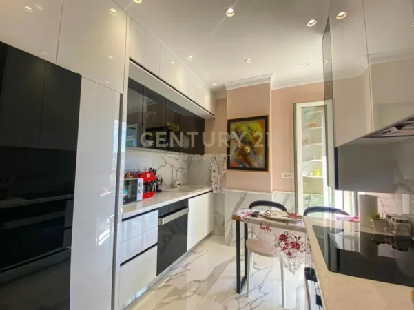 Tirane, jepet me qera apartament 3+1+Ballkon Kati 9, 138 m² 2.000 € (ish blloku)