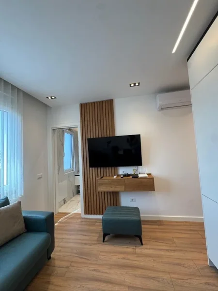 Tirane, jepet me qera apartament 1+1 Kati 9, 50 m² 650 € (RRUGA E KAVAJES)