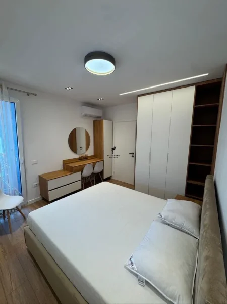 Tirane, jepet me qera apartament 1+1 Kati 9, 50 m² 650 € (RRUGA E KAVAJES)