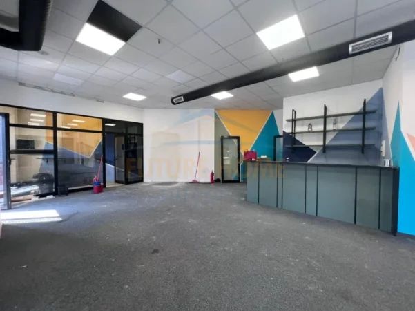 Tirane, jepet me qera ambjent biznesi Kati 1, 172 m² 2.200 € (Rruga e Dibres, Kompleksi Arlis)