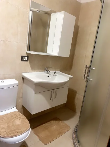 Tirane, jepet me qera apartament 1+1 Kati 4, 68 m² 700 € (RRUGA E KAVAJES)