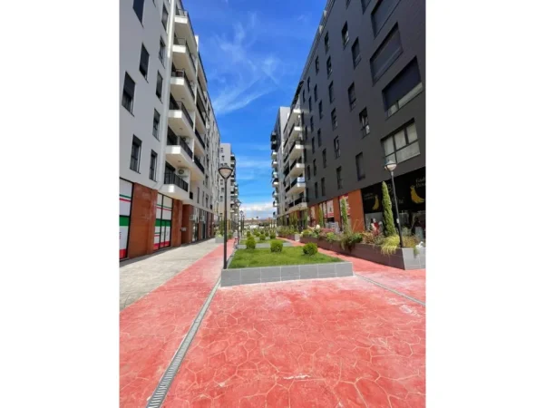 Tirane, jepet me qera ambjent biznesi Kati 0, 55 m² 630 € (Trio Towers)