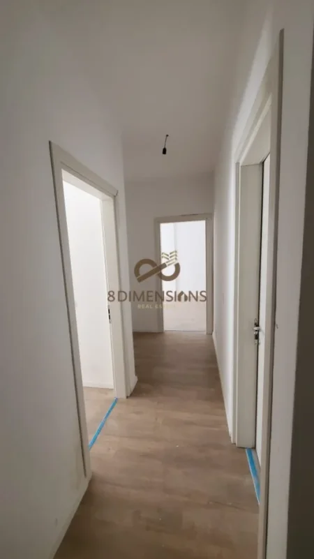 Tirane, shitet apartament 1+1+Ballkon Kati 2, 82 m² 135.000 € (laprake)