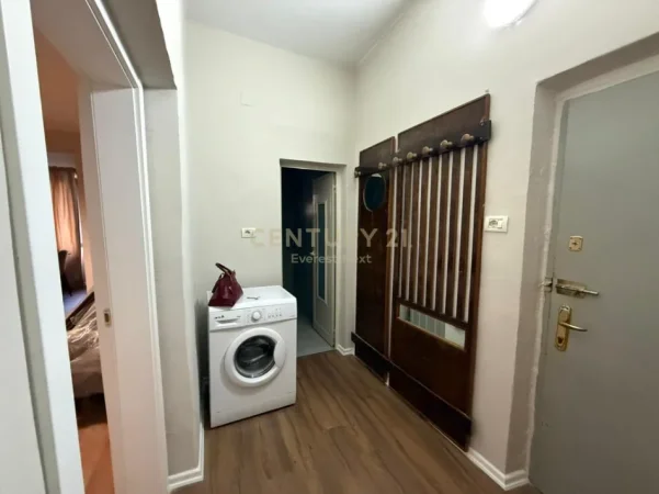 Tirane, jepet me qera apartament 1+1 Kati 4, 50 m² 700 € 
