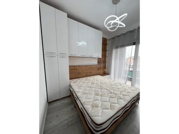Tirane, jepet me qera apartament 2+1+Ballkon Kati 1, 86 m² 600 € (Kompleksi Henke)