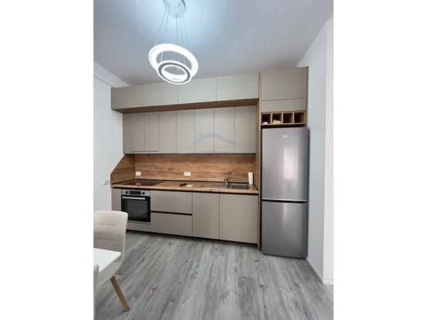 Tirane, jepet me qera apartament 2+1+Ballkon Kati 1, 86 m² 600 € (Kompleksi Henke)