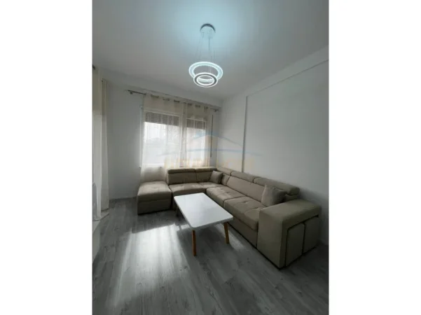 Tirane, jepet me qera apartament 2+1+Ballkon Kati 1, 86 m² 600 € (Kompleksi Henke)
