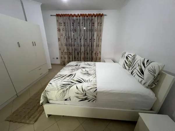 Tirane, jepet me qera nga Pronari, pa-komision apartament kati 8, 2+1+Ballkon, 700 €
