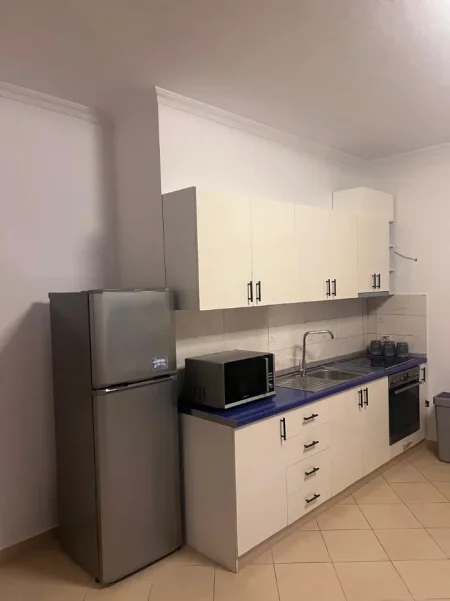 Tirane, jepet me qera nga Pronari, pa-komision apartament kati 8, 2+1+Ballkon, 700 €