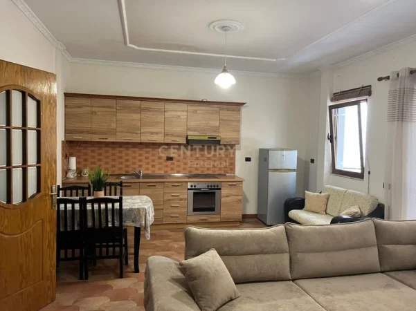 Tirane, jepet me qera apartament 2+1 Kati 4, 151 m² 700 € (gjimnazi petro nini laurasi)