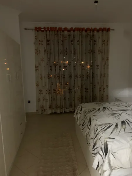 Tirane, jepet me qera nga Pronari, pa-komision apartament kati 8, 2+1+Ballkon, 700 €