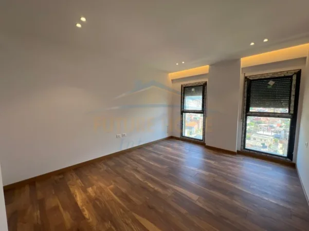 Tirane, shitet apartament 2+1 Kati 8, 102 m² 179.000 euro (Porcelan)