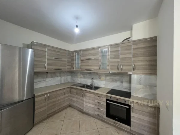 Tirane, jepet me qera apartament 2+1 Kati 6, 106 m² 550 € (mrapa globe)