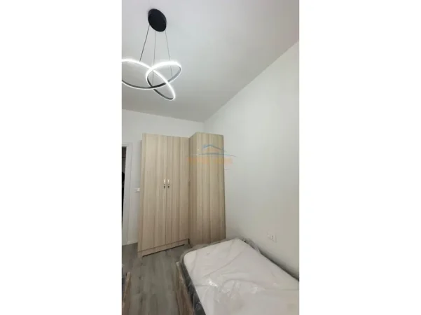 Tirane, jepet me qera apartament 2+1+Ballkon Kati 3, 94 m² 650 € (Ish Dogana)