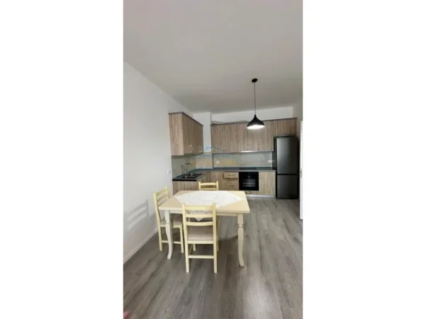 Tirane, jepet me qera apartament 2+1+Ballkon Kati 3, 94 m² 650 € (Ish Dogana)