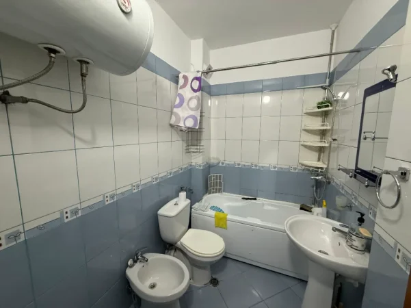 Tirane, jepet me qera apartament 2+1 Kati 4, 500 € 