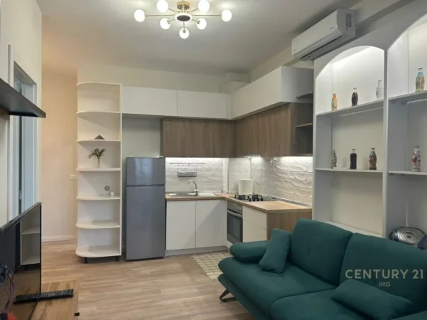 Tirane, jepet me qera apartament 1+1 Kati 4, 70 m² 650 € (komuna e parisit)